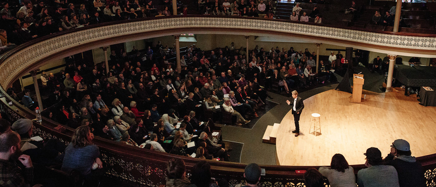 Dr. Gabor Maté on stage (https://drgabormate.com)